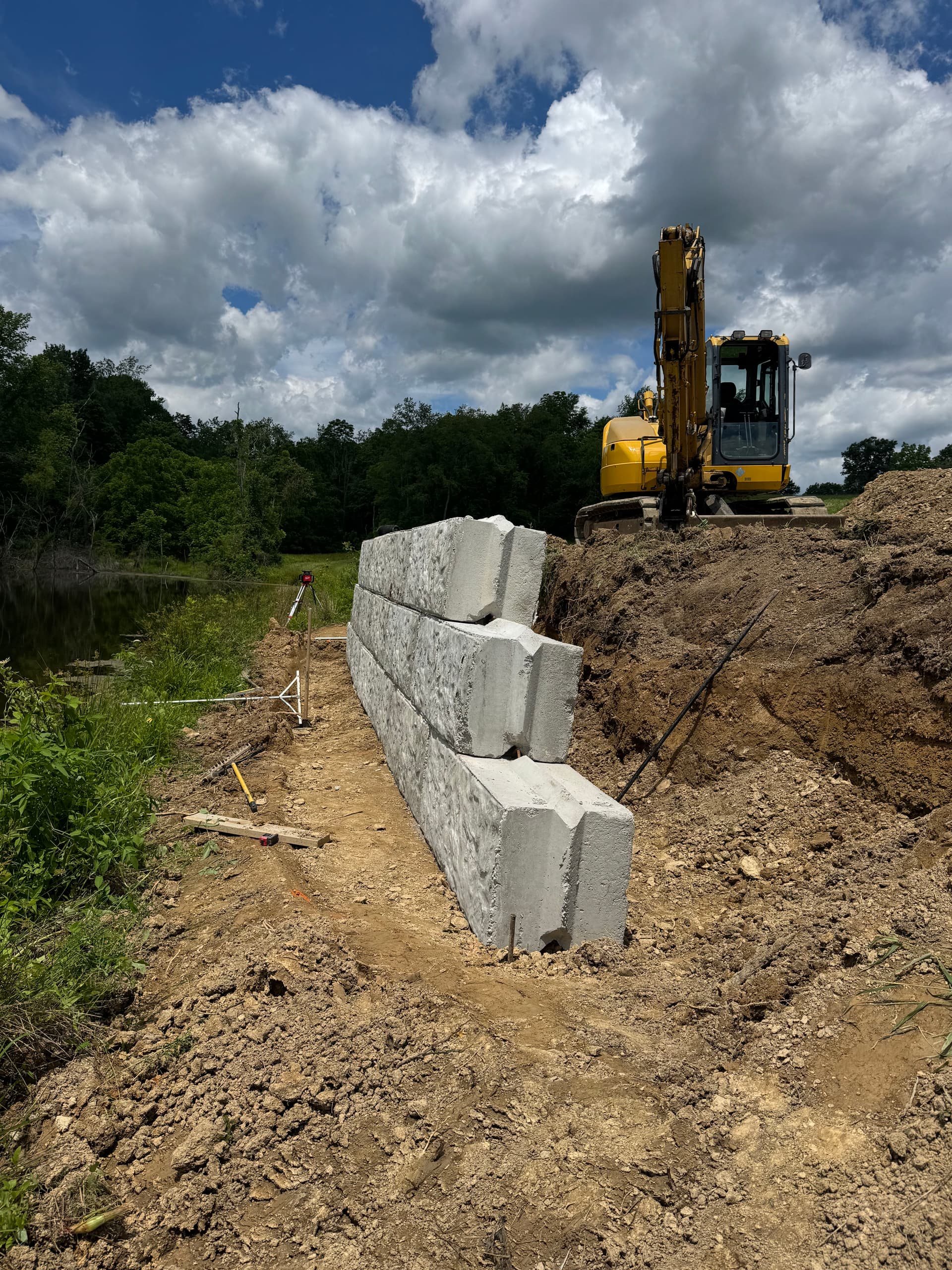 Gallery photos for Building Retaining Walls Along a Pond for Outdoor Entertaining: Image #2