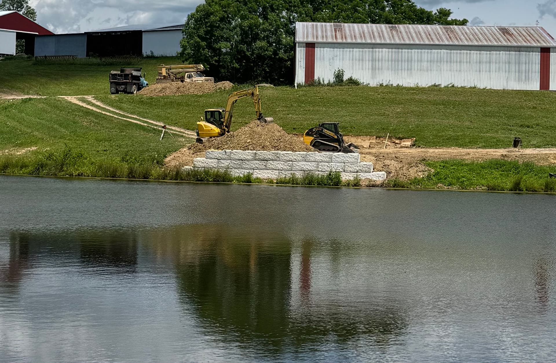 Gallery photos for Building Retaining Walls Along a Pond for Outdoor Entertaining: Image #3