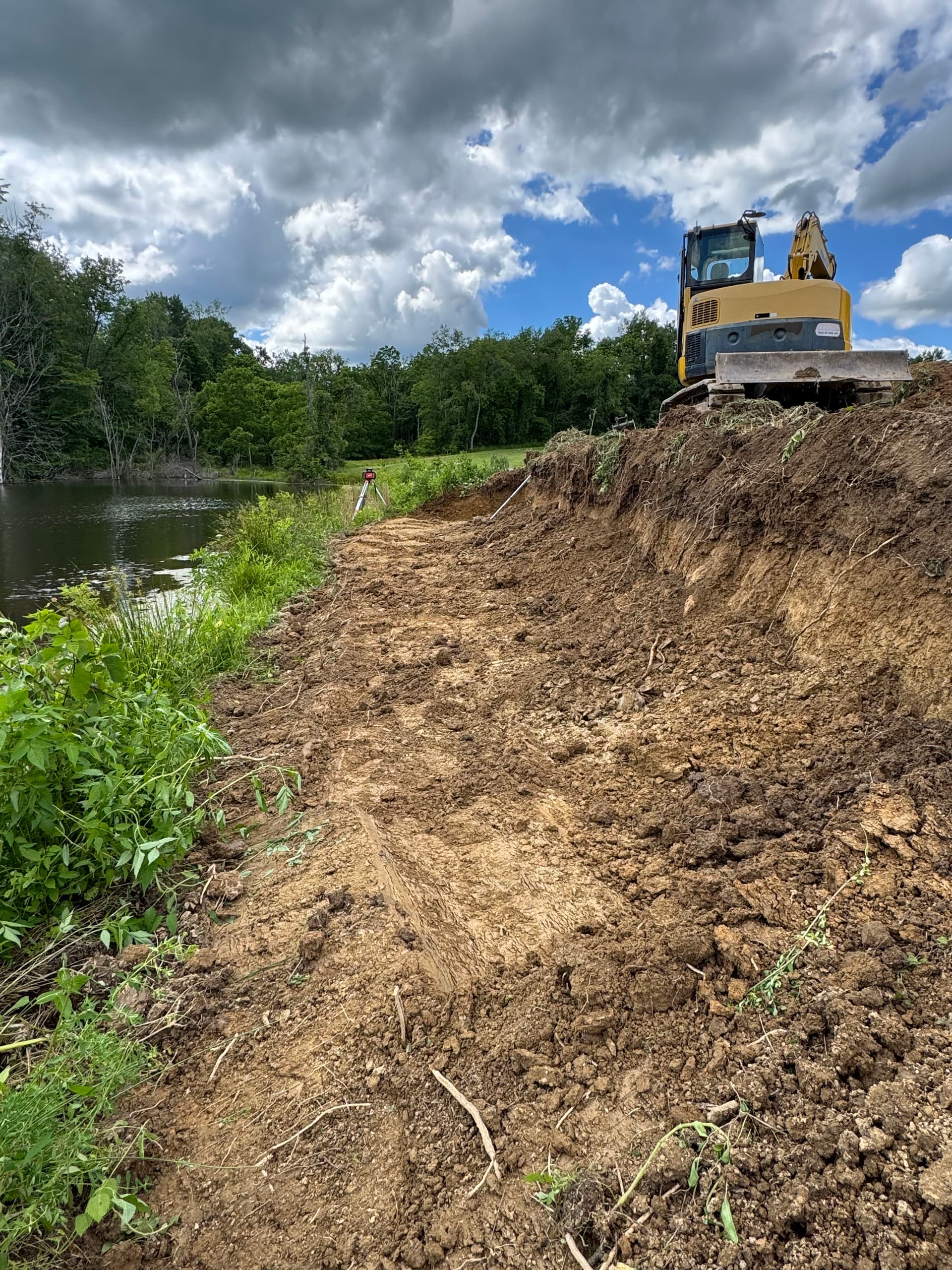 Gallery photos for Building Retaining Walls Along a Pond for Outdoor Entertaining: Image #1